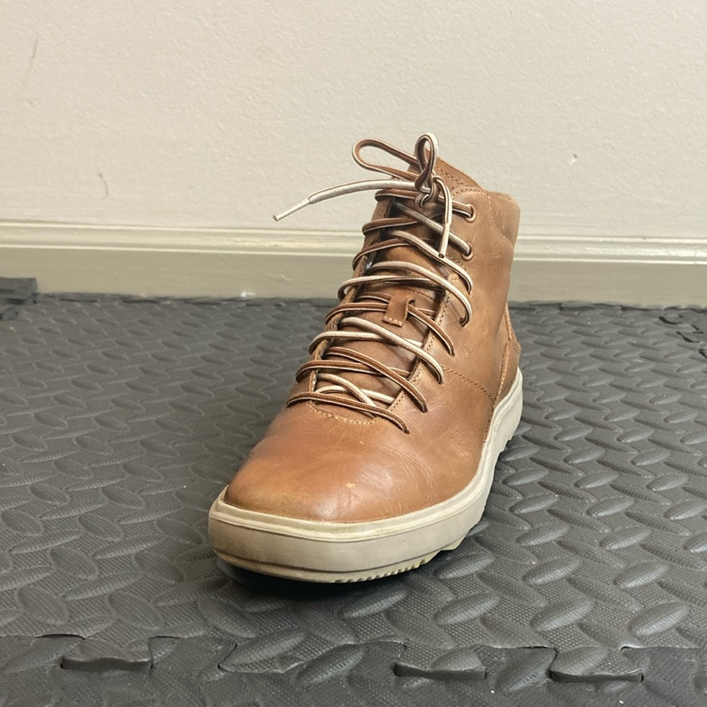 MERRELL Women’s Boots Brown size 9